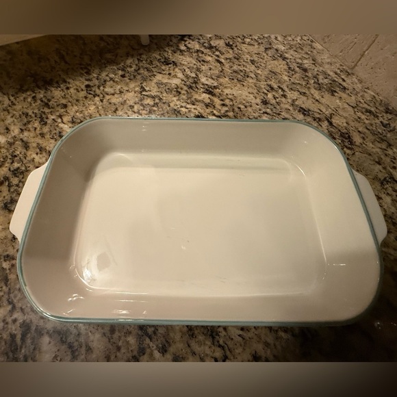 Pfaltzgraff 2 QT Rectangular Baker in the Juniper pattern with green trim. - Picture 3 of 5